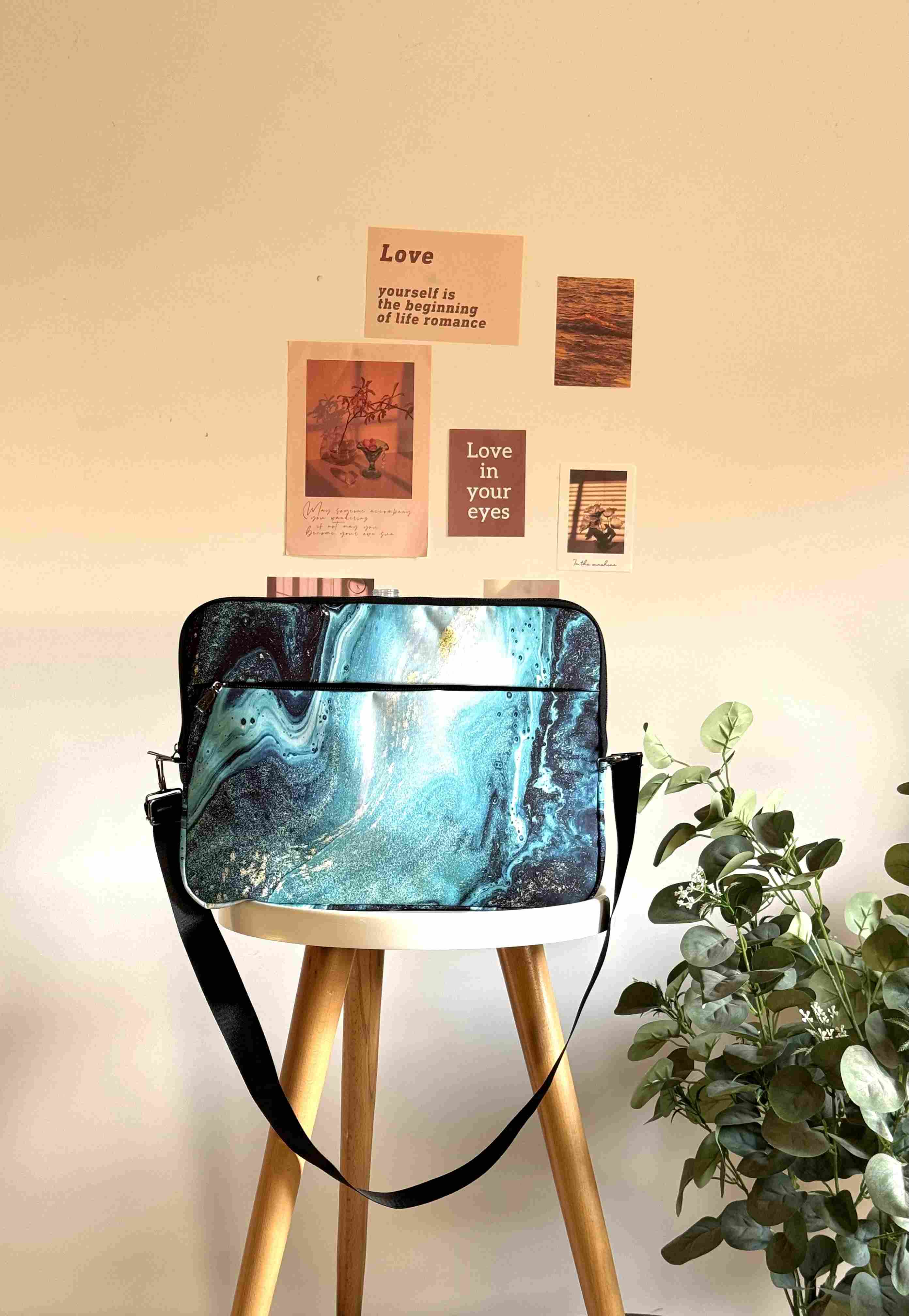 Sea waves laptop sleeve