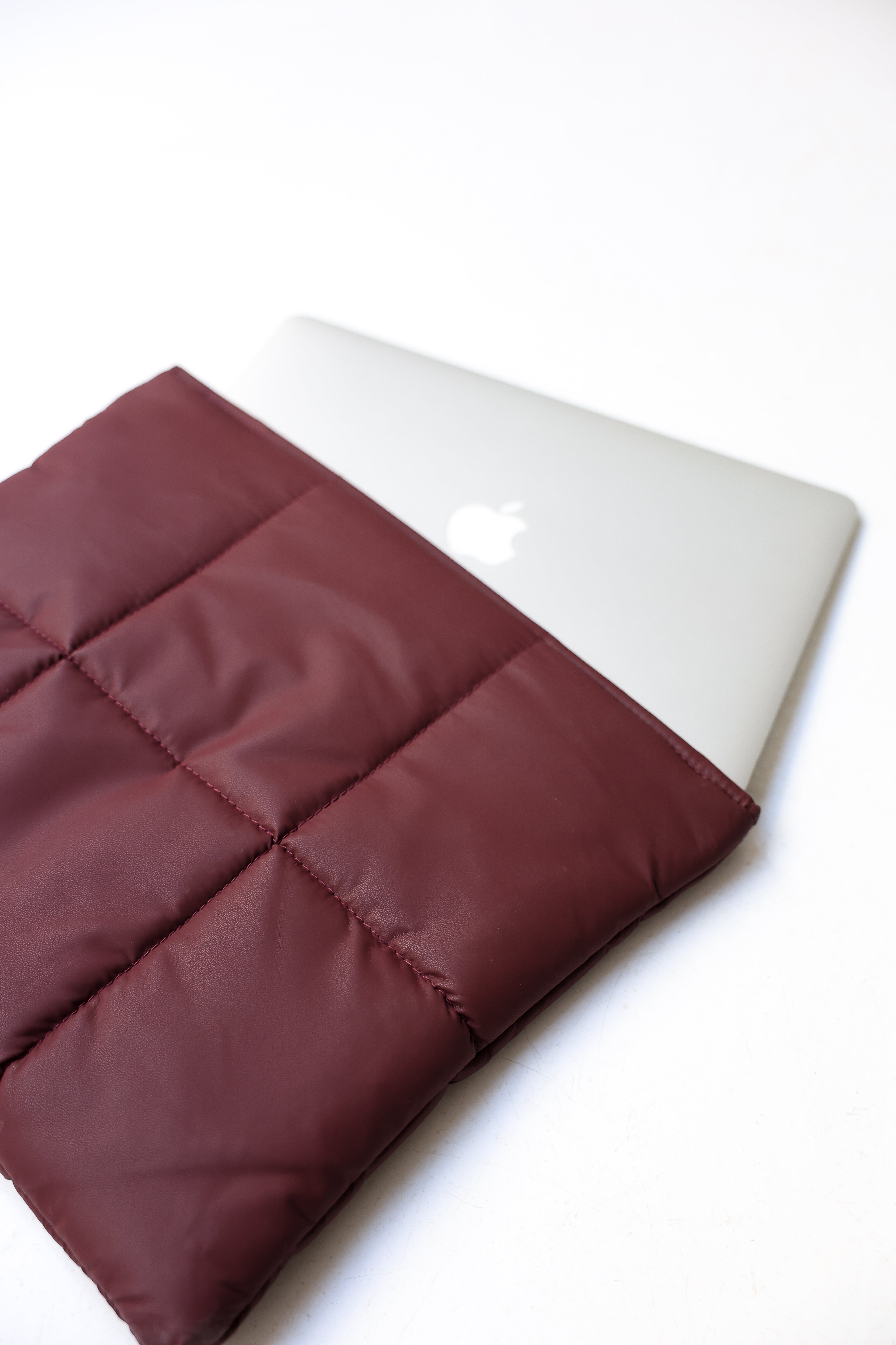 Magnet Cloud - Burgundy