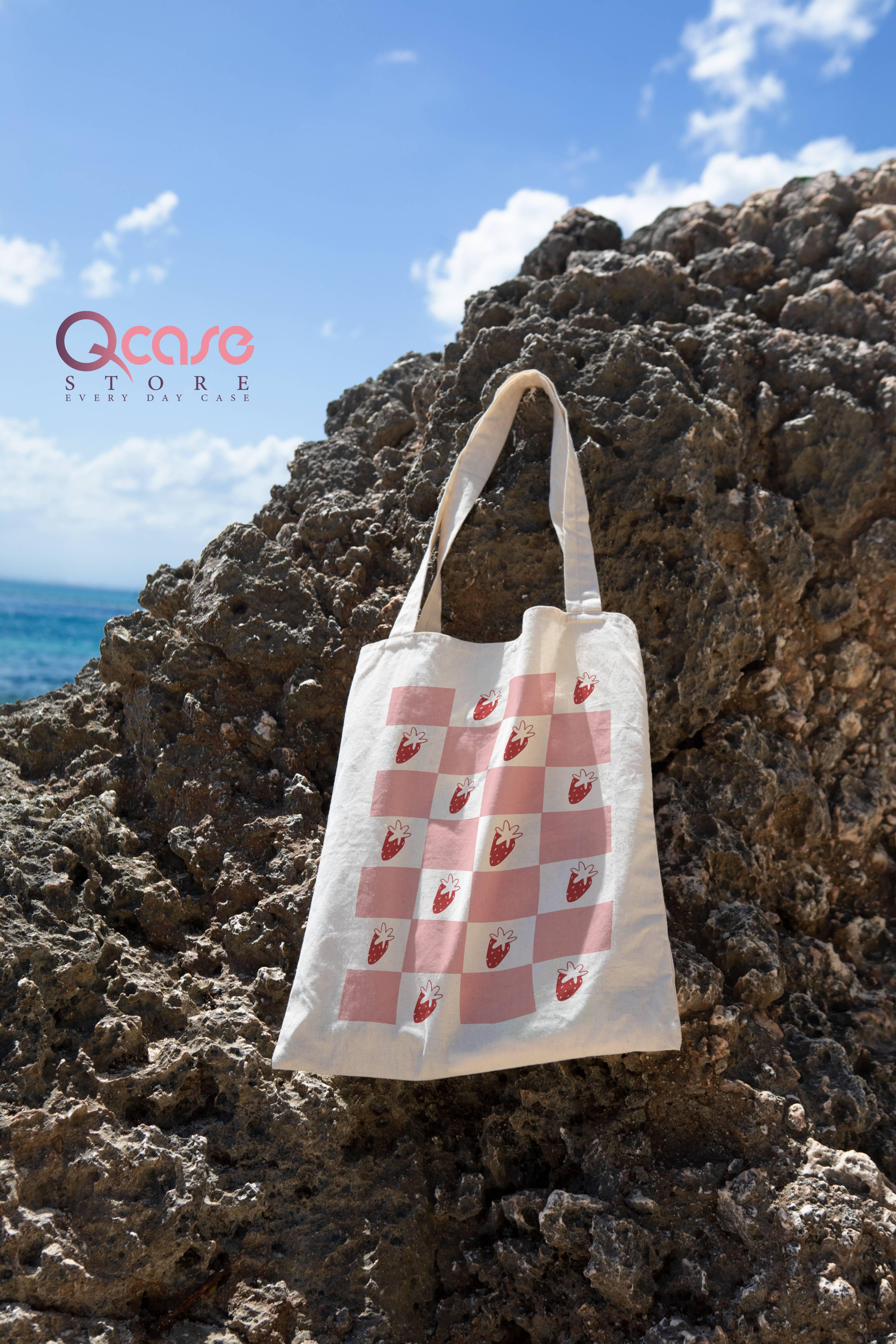 Strawberry pattern tote bag - Qcase Store | Everyday Case